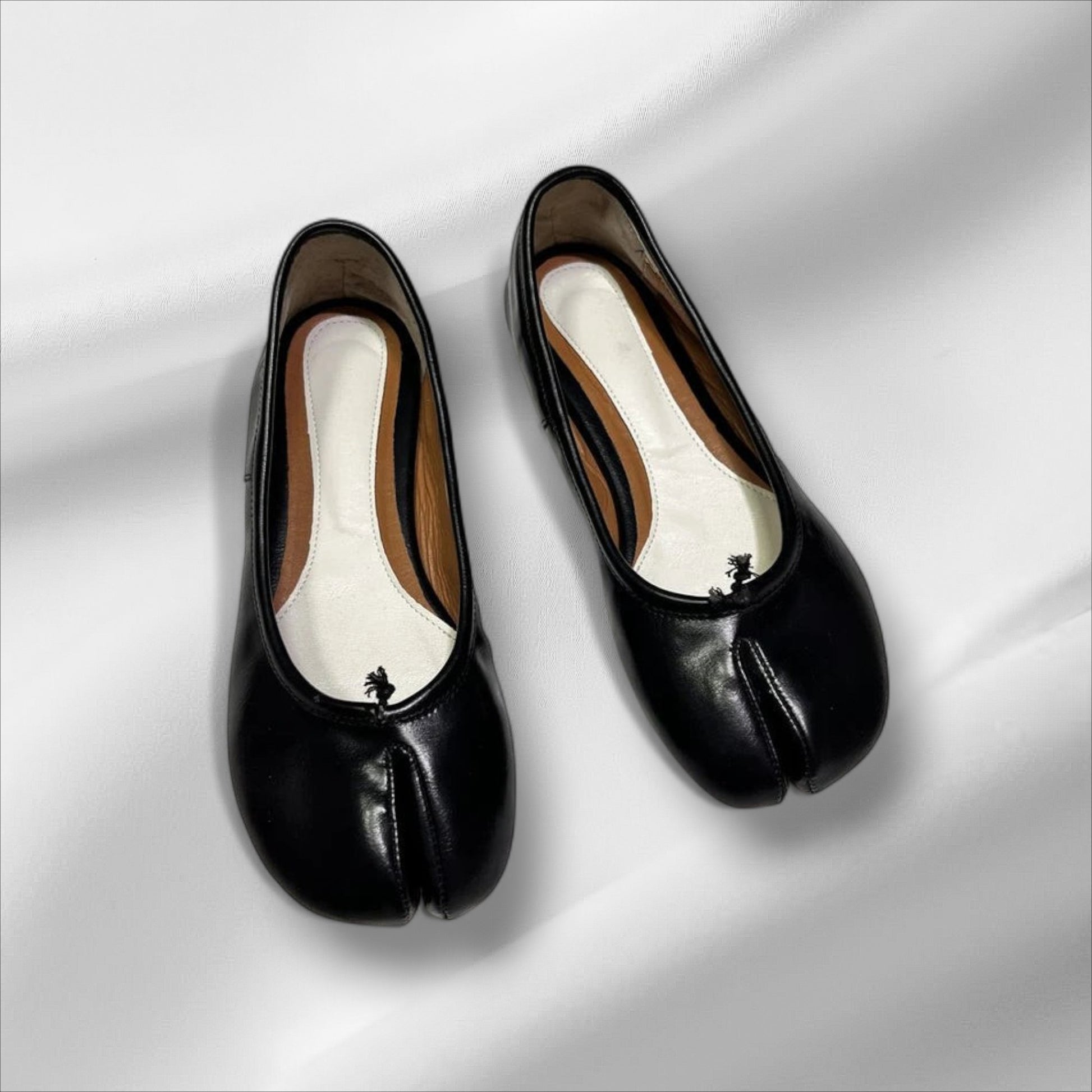 The Classic Noir Tabi Shoes