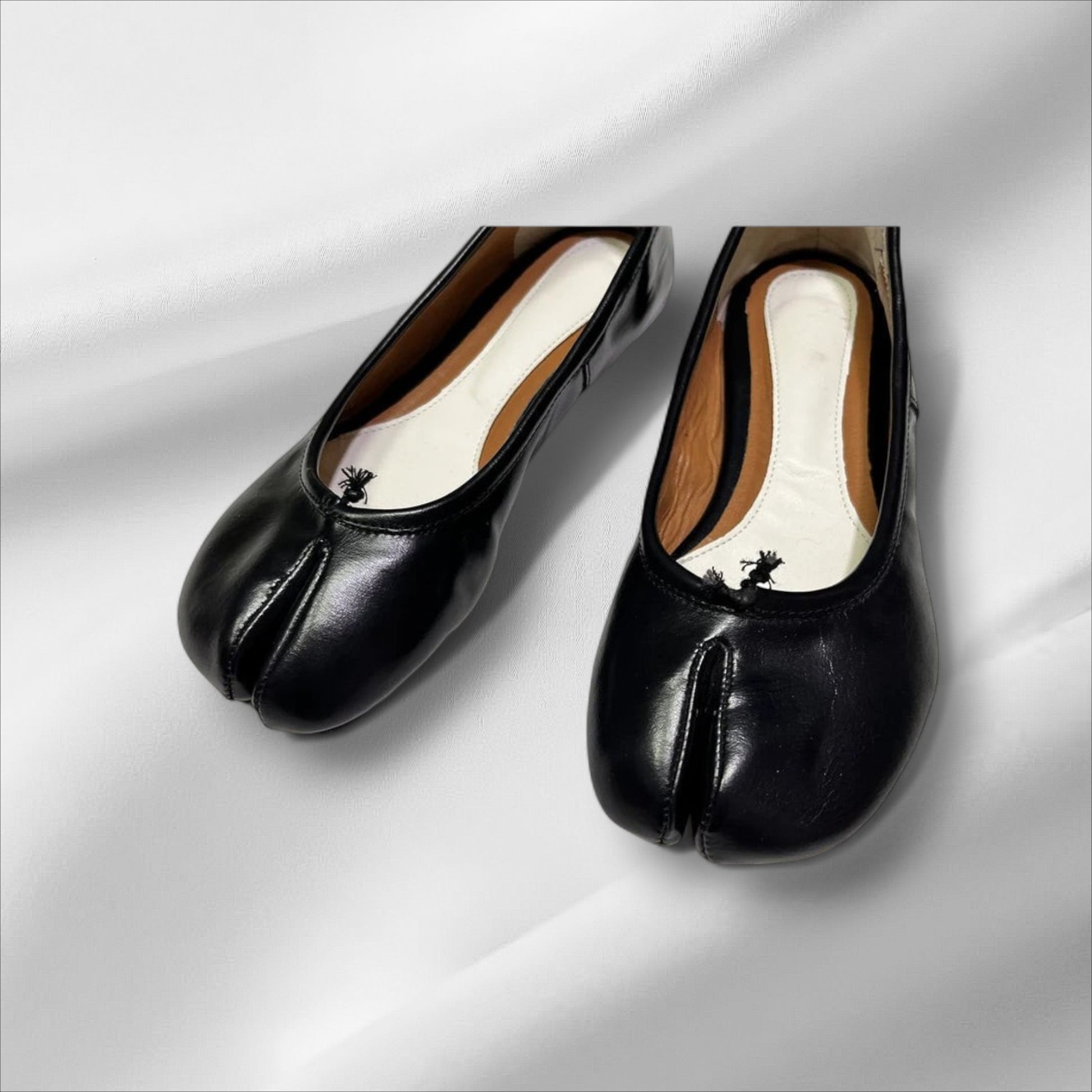 The Classic Noir Tabi Shoes