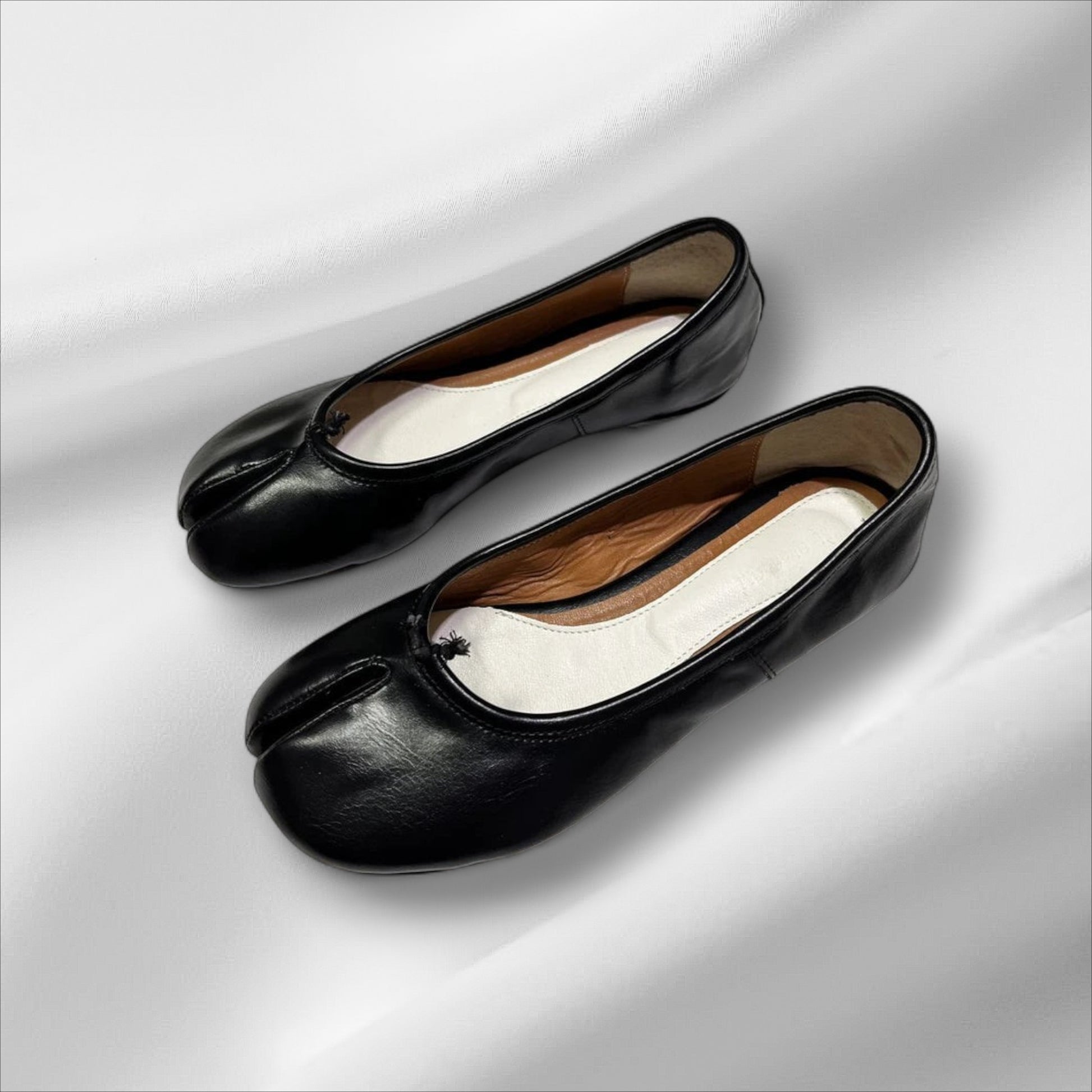 The Classic Noir Tabi Shoes