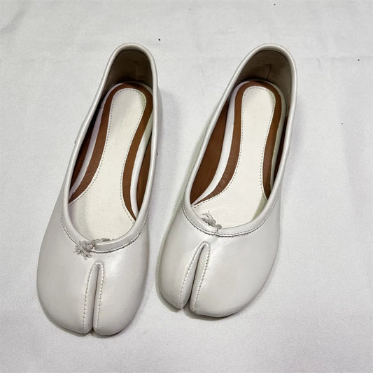 Vintage women White Colour Split Toe Shoes